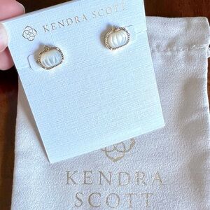 NWT Kendra Scott Ivory Pumpkin Stud Earrings Gold MOP